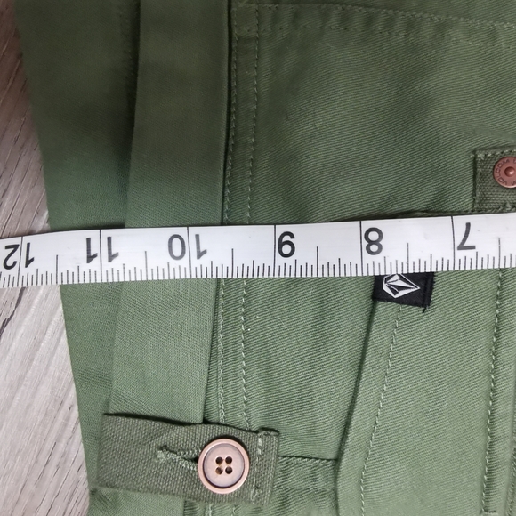 NWT Volcom short cargo shorts, rare, small - Picture 10 of 10